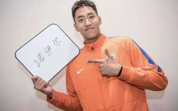 泰山队最后4轮中超联赛将培养新人，这三位王牌被球迷看好，未来可以挑大梁。这三位王