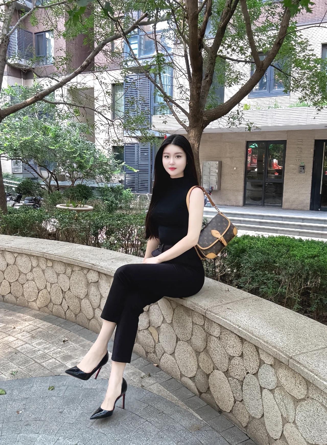 “世间本无事，一切在人心。做好自己该做的，懂感恩，要善良，剩下的交给时间与因果。