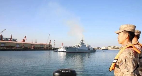 越南又在作死！刚刚，越南军舰结束了对青岛的访问。离别之际，双方氛围尚显客气，没有