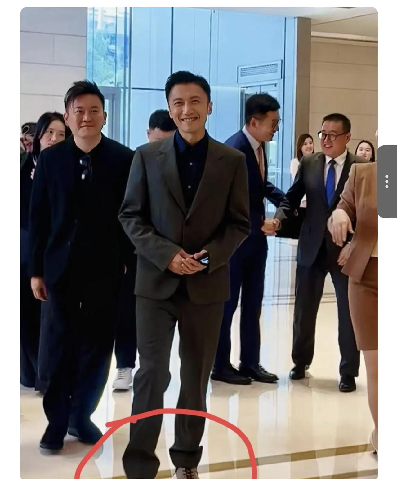 我能接受谢霆锋45岁了，也能接受他和王菲的恋情了，但是我真的无法接受，作为