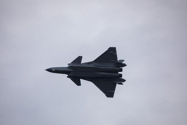 歼-20产量激增，中国空军迈入“五代机规模化”时代近期，中国空军歼-20隐形