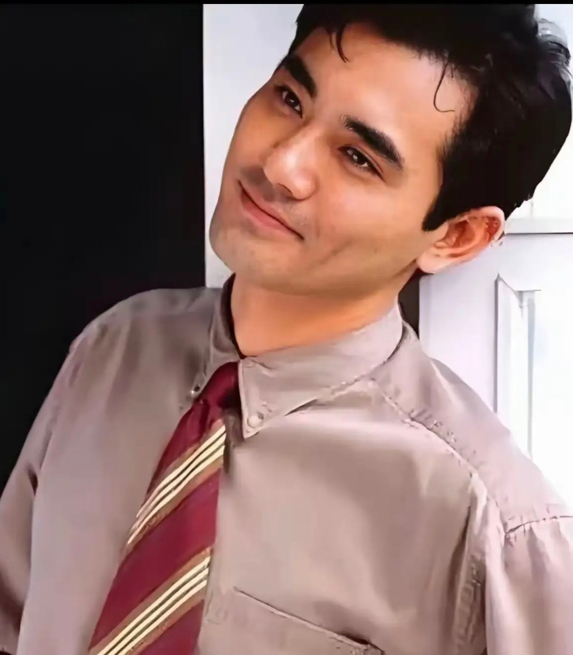 当年惊艳众人的美男子赵文瑄从前温润斯文，如今彻底变身健身肌肉大叔，光头健硕，这反