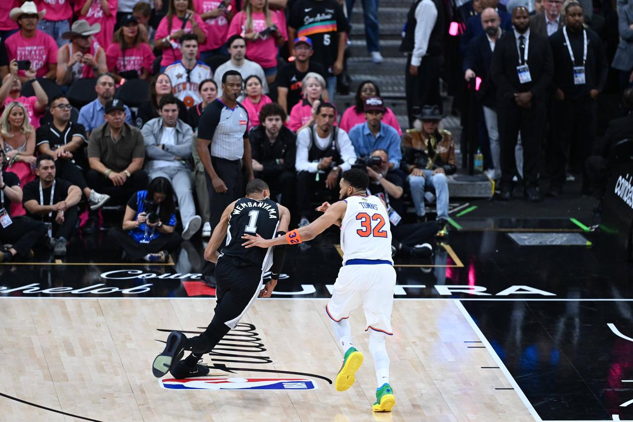 马刺去纽约打会赢几场？苏群毫不客气作出预判，说出心里话NBA总决赛G2的比赛已