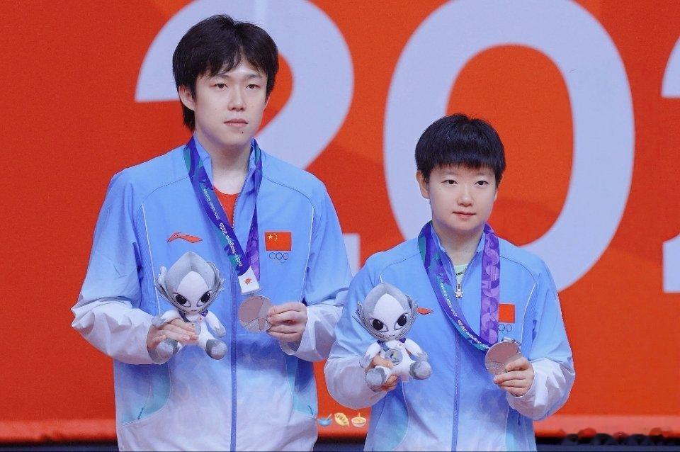 #王楚钦孙颖莎谈混双规划#我的CP动不动就说“一辈子”，结果要么三年为期，要么六年为限。我儿的CP一