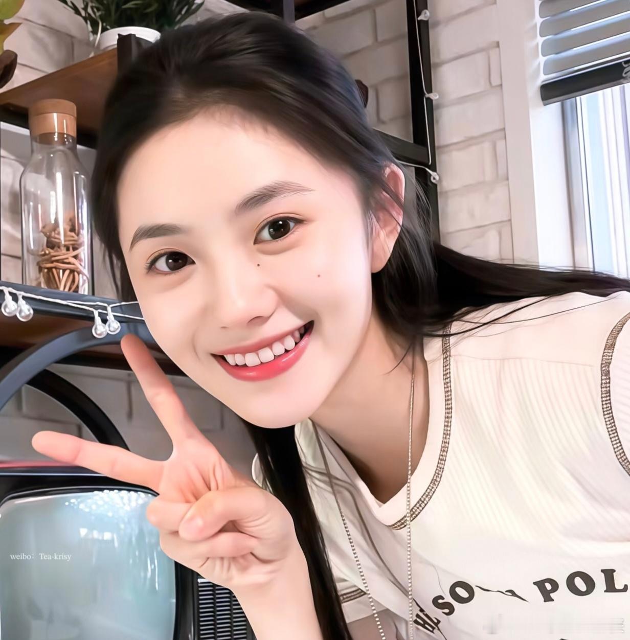 刘浩存这个存子绝对是美萌赛道的🔝，特别是她的眼睛超级灵动，看她的作品会沉浸其