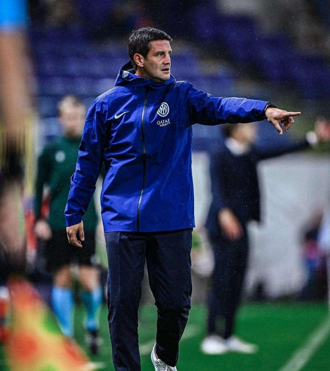 国米真的很看重这个冠军吗？据报道，国米在离开球场时，从球员到教练组，再到管理层，