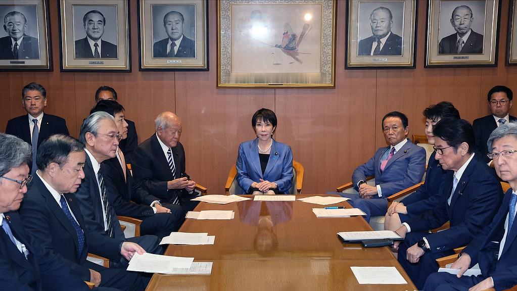 高市早苗差点就往霍尔木兹海峡派兵了，被一个人硬生生拦了下来！ 近期，日本媒体