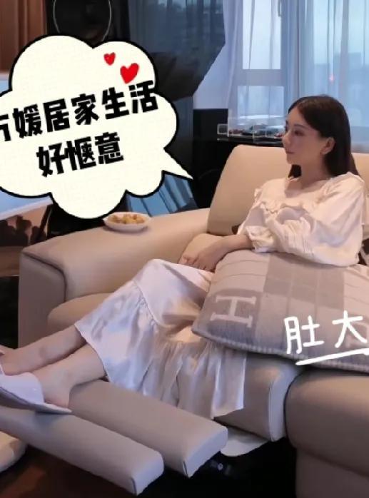 刷到方媛孕期在家的照片，这姐们也太好命了吧！穿个真丝睡裙，舒舒服服窝在沙发上，肚