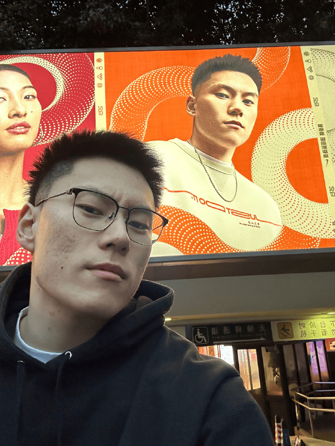 李弘权社媒晒照回顾今年日常碎片: 感谢2025的所有爱