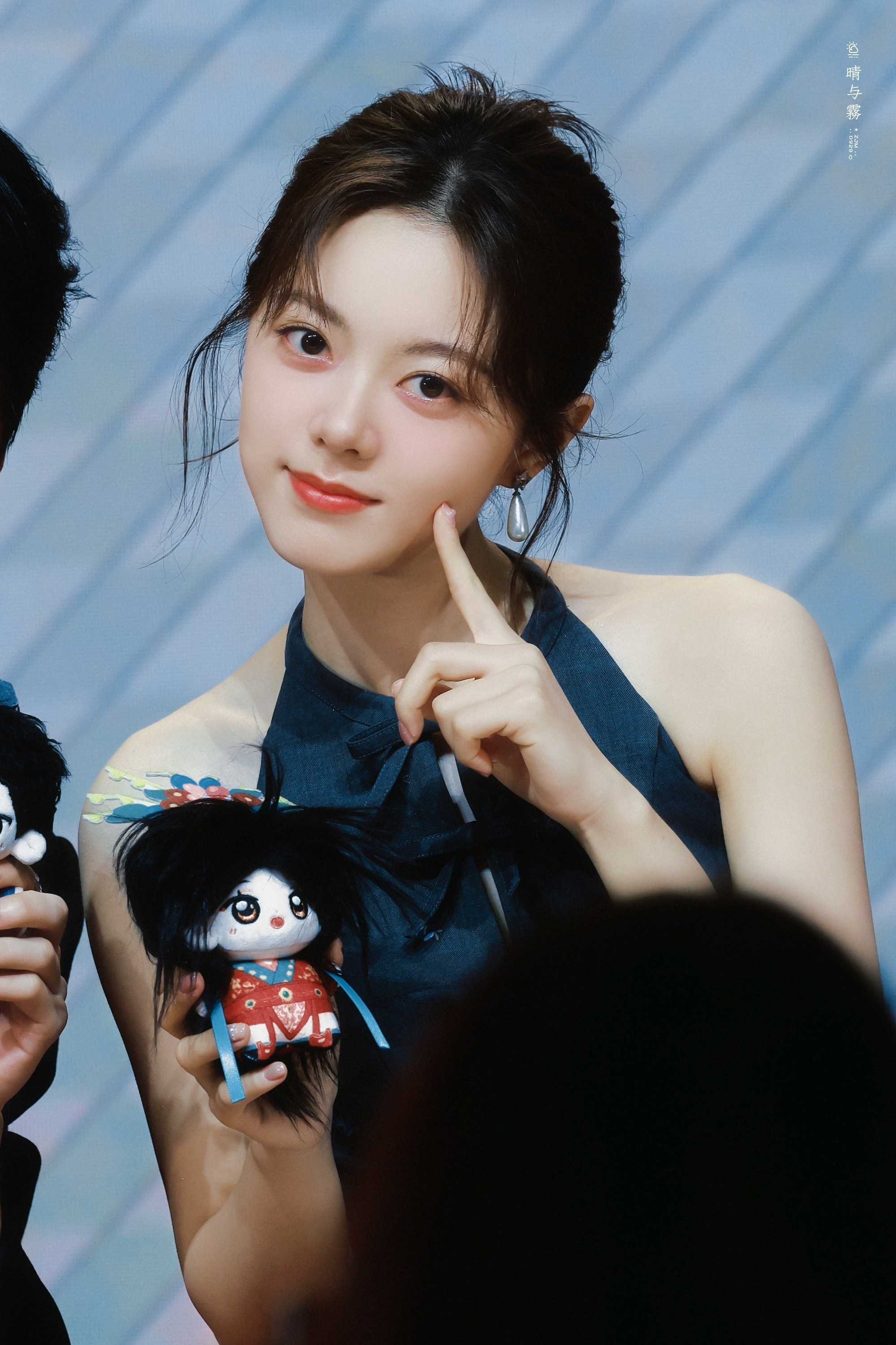 赵今麦，身着无袖连衣裙甜美满分​​​