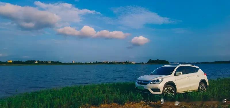 2月6日，问界汽车正式揭晓了问界M6的冰山一角。这款新车以超长车身——...