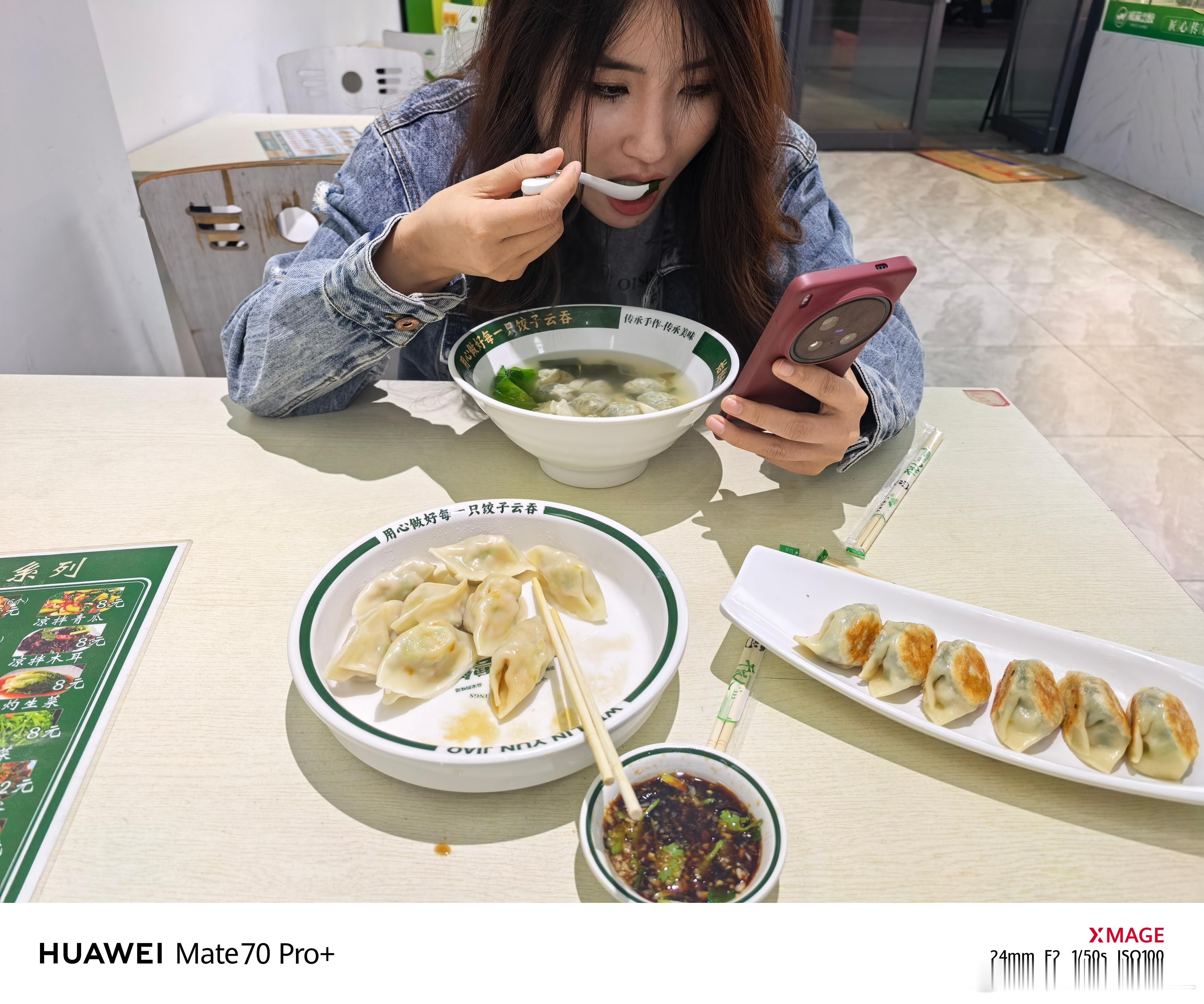 就去吃个饺子，至于开两台车吗...