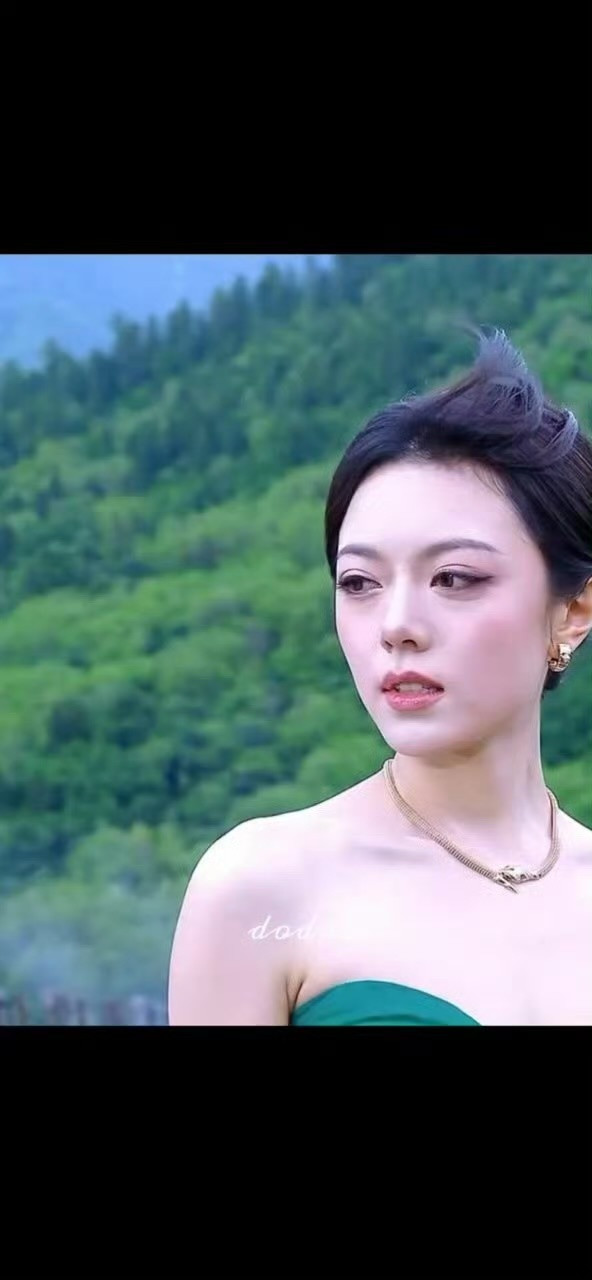 赵今麦绿野仙踪赵今麦的黑眼圈和法令纹好重，她才多大…要好好保养一下了