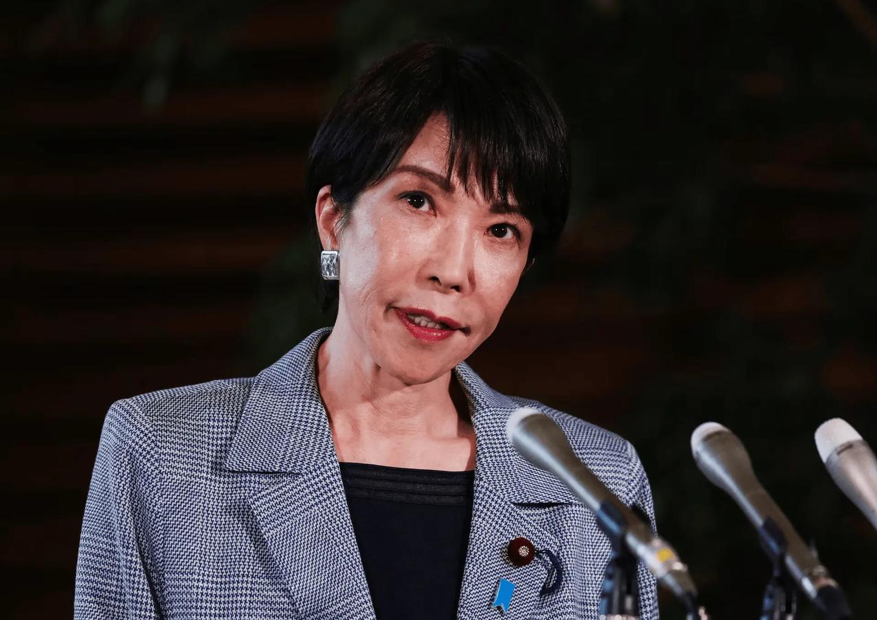 为何高市早苗宁可让日本“经济崩溃”也不向中国道歉？原因挺复杂。一方面，她若道歉，