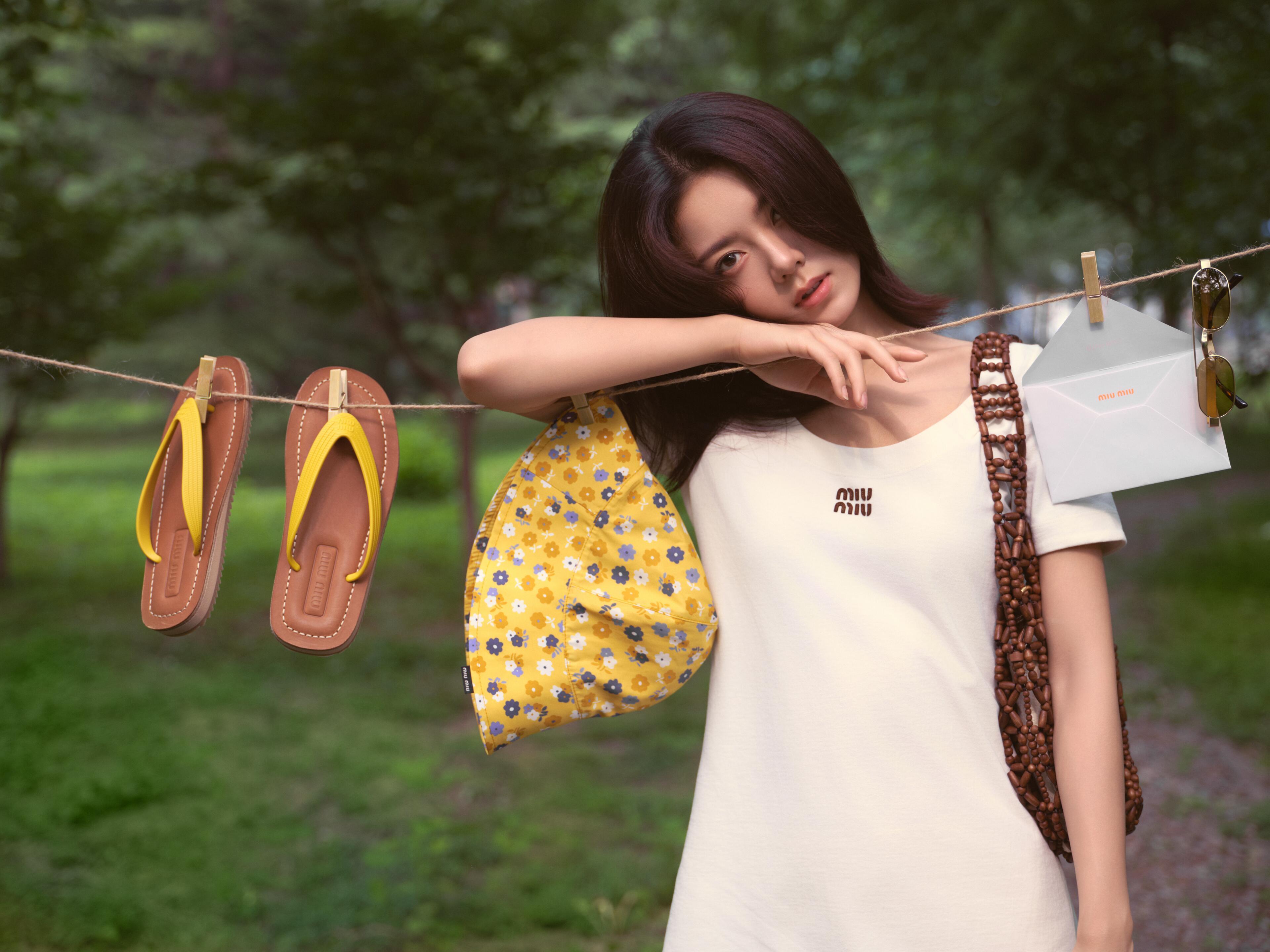 雏菊少女赵今麦，MiuMiu拍的这组真的好美哦～