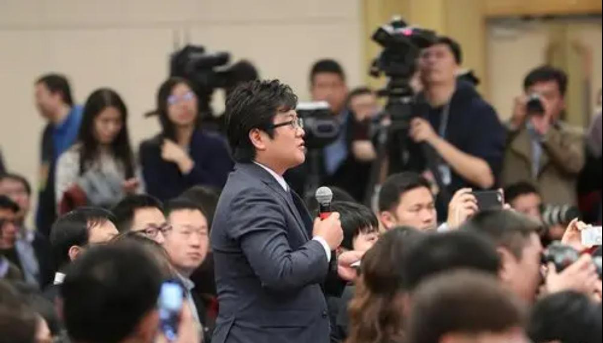 日本记者脸皮挺厚，还好意思提问。例行新闻发布会上，日本记者:日本媒体报道