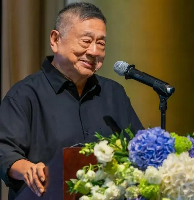 施南生的追思会上，第一个上台发言的人，是她大哥施苏拯。这个名字，几乎没人听过