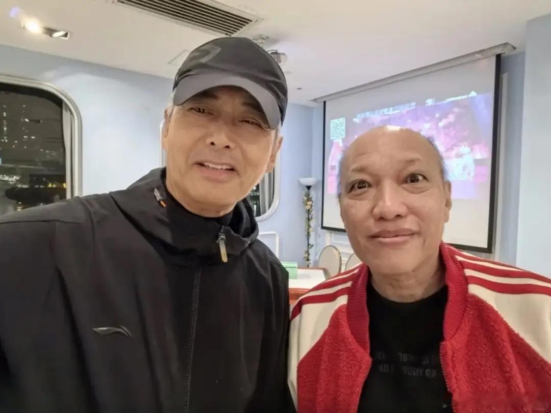 周润发被曝接济TVB旧同事，吕良伟称至今仍在照顾，常聚会请吃饭！