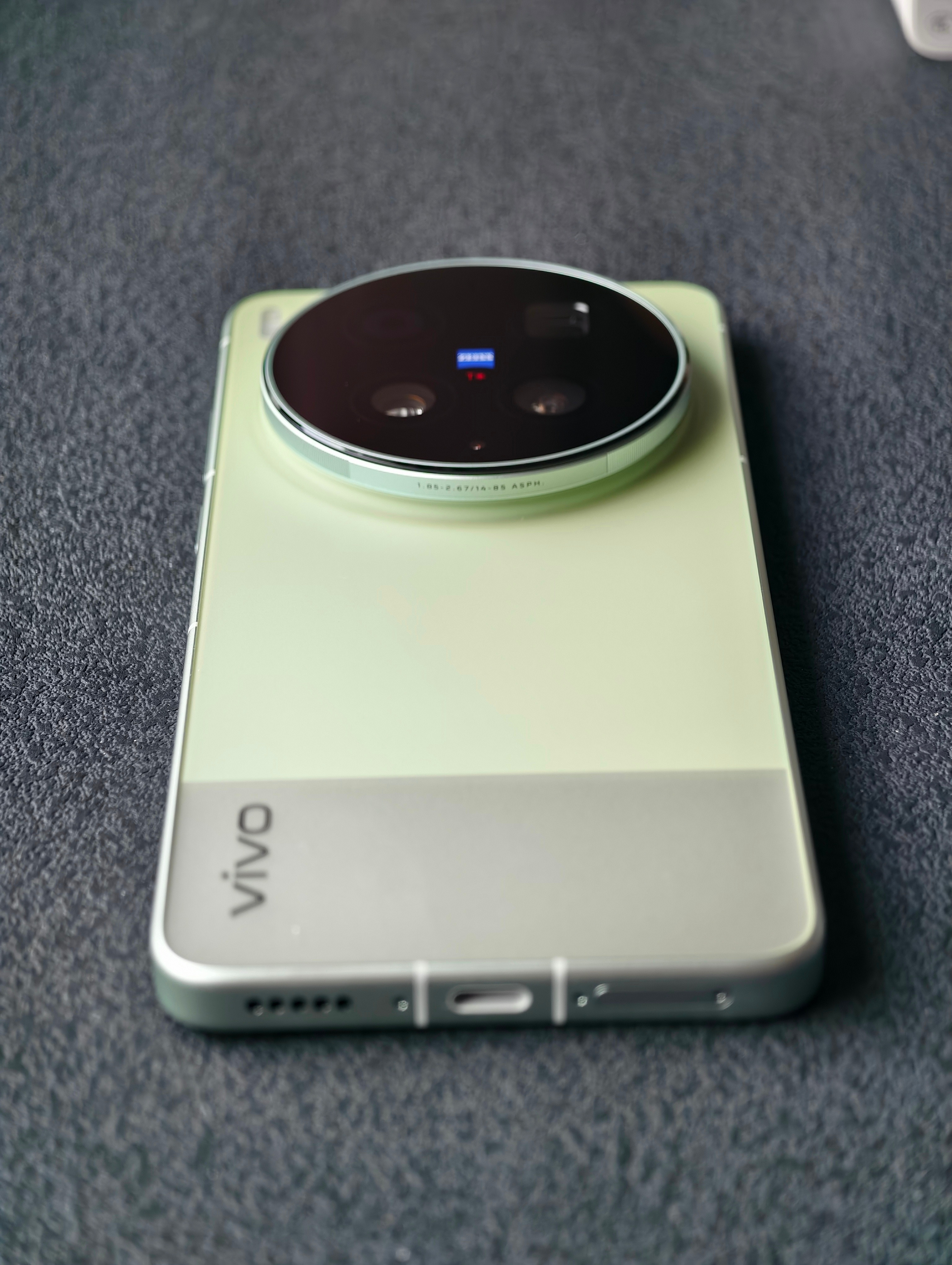 vivoX300Ultra到了，随手拍个开箱。包装盒跟上一代一模一样，只是数