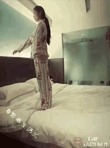 这多少是有点不正常，衣服也接近。