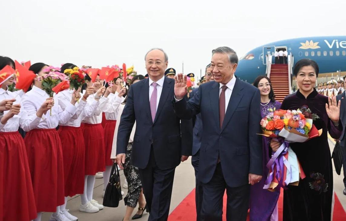 刚把高铁大单给德国，转头连坐12小时中国高铁，越南这步棋藏得太深国际外交