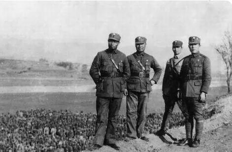 1950年，解放军24名精英战士深入大瑶山，搜捕黄埔军校巨匪甘兢生，但苦