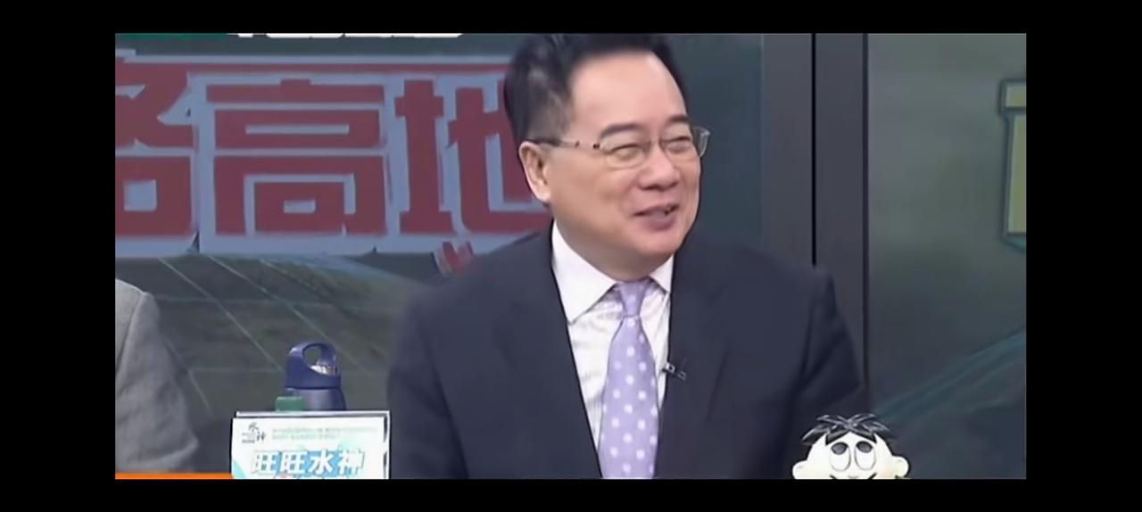 蔡正元对马云是一个劲的称赞。因为阿里巴巴最近搞了千问。以前他对阿里巴巴是不停的批