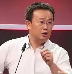 项立刚这回直接把冯小刚给点醒了！六十多岁的人，说话是真敢。他说《抓特务》扑街不冤