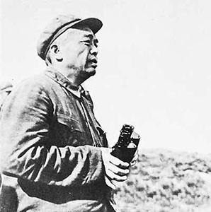 1987年，彭德怀原配妻子刘坤模参观彭德怀故居，含泪写了一首短诗。1987年，