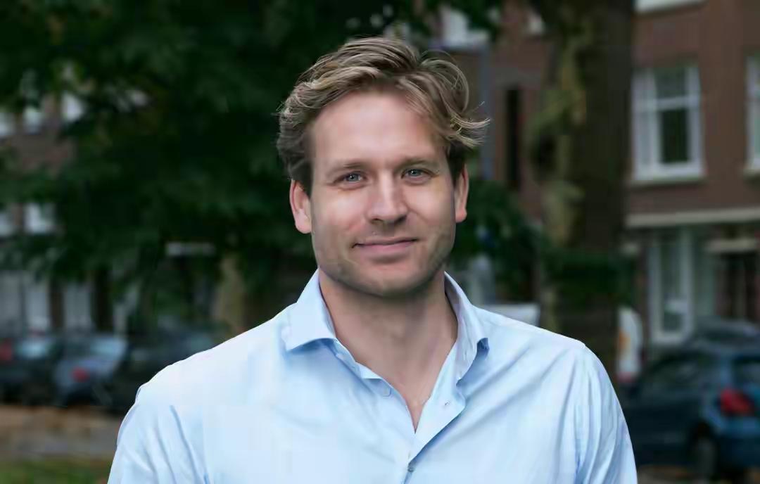 中方潇洒离场！荷兰政府往后缩，美国围堵算盘落空喘不上气？面对美荷加码光刻机