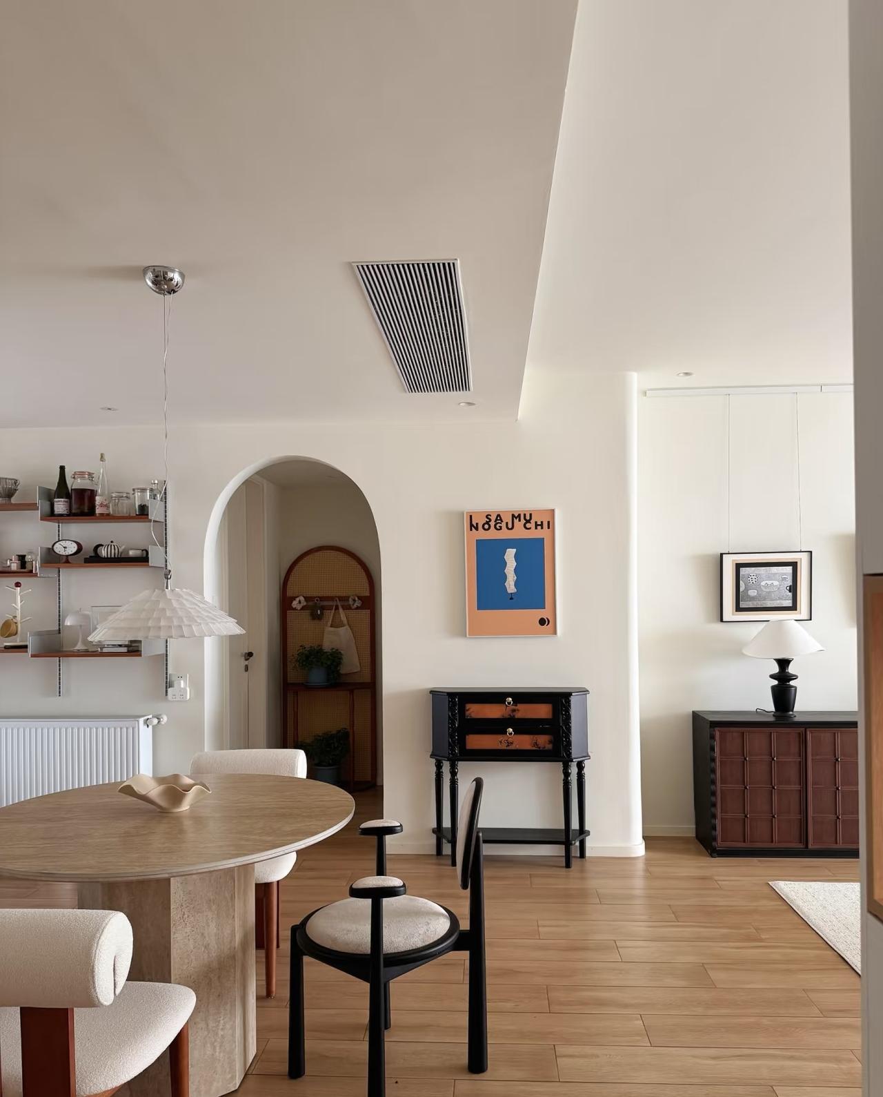 朋友从不买黄金白银，她说：真发生动荡的事儿，老百姓手里攒那点金豆子，金砖头，