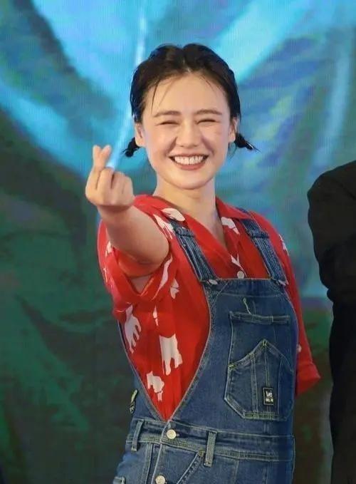 2014年，苏有朋准备拍一部电影《左耳》，马思纯来试镜，却被嫌弃太胖。蒋雯丽一听