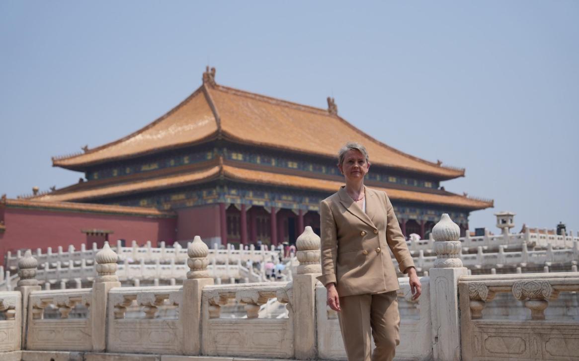 库珀来逛北京故宫啦！她是6月1日~3日访华，让人没想到的是这位英国女外交大臣工作
