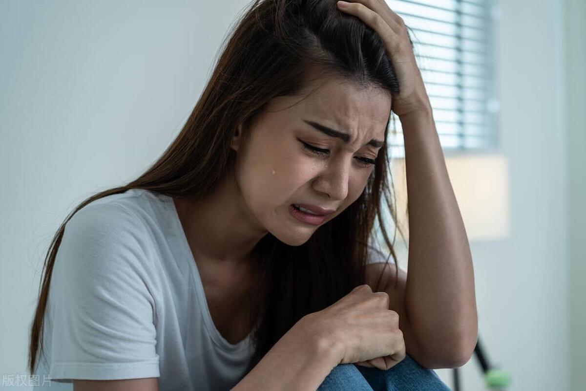 明明是老公出轨，公婆和爸妈都指责我朋友这个做老婆的。就因为她一时气愤跑到老公公司