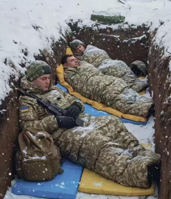 战争结束那天，乌克兰士兵们会先瞄准谁？前线浴血奋战几年，他们对国内那些钻空子的人