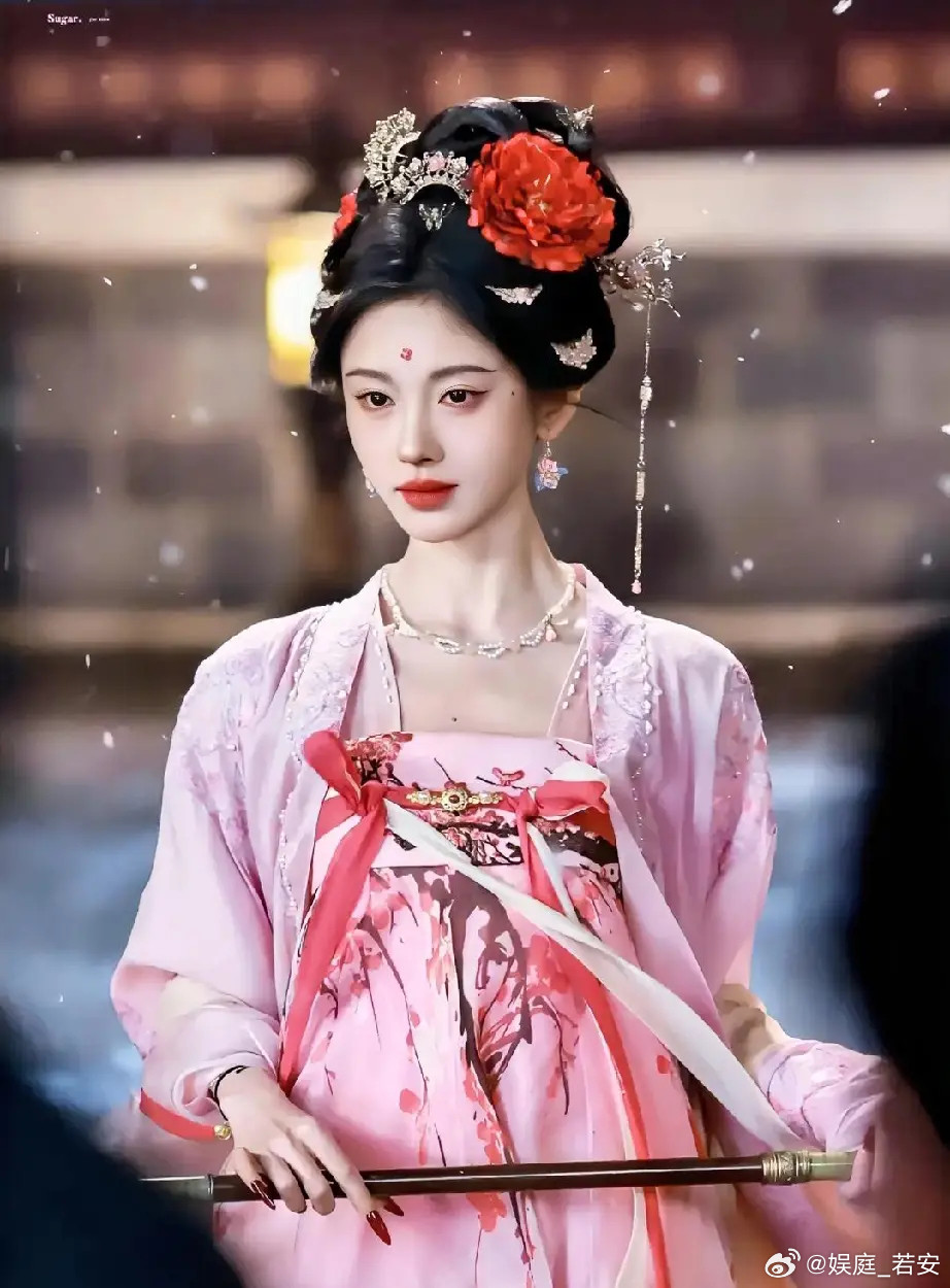 其实明眼人都看出来了鞠婧祎这部新剧肯定要大爆本身她自己就特别能扛剧，热度一直很稳