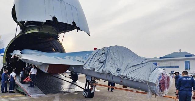 俄罗斯为啥不敢大规模用苏-57？说白了，因为韩国卡住了它的脖子。别看苏-57是俄