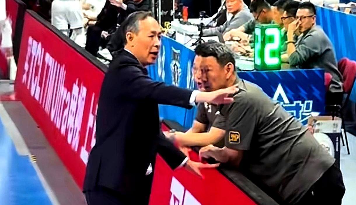 京粤这场球，李楠把宝押在了球权上，赛前他跟许利民说“广东的杀招是对球的掌控”，所