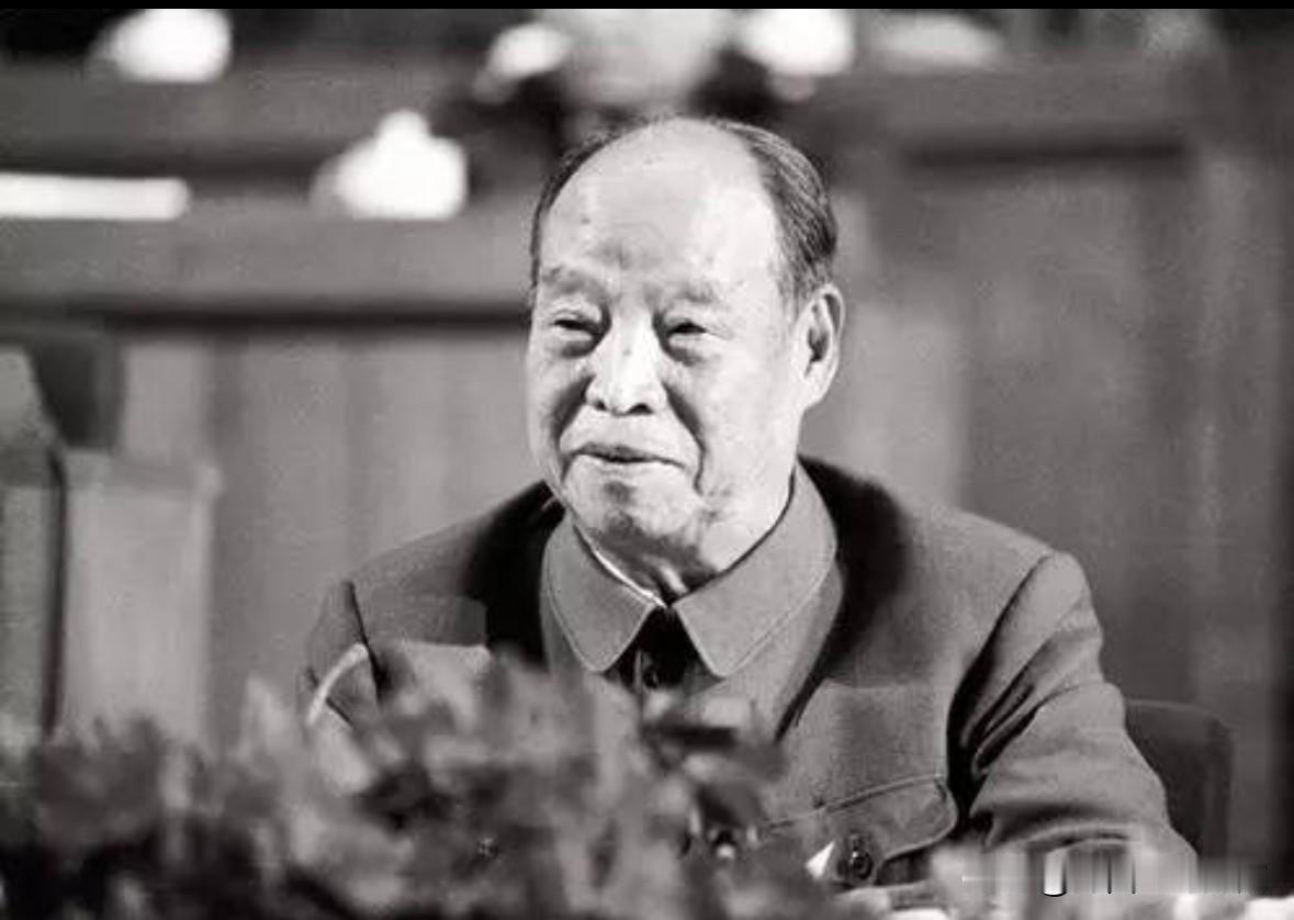 他是新中国北京市首任市委书记。主政期间，和平完整接管北平，保全千年古都，治理龙