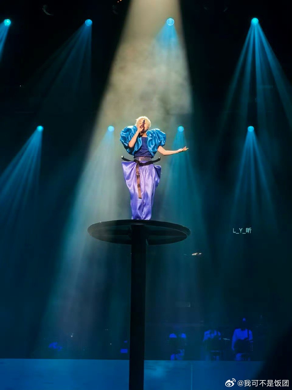 刘雨昕演唱会有自己的难忘今宵呜呜《风雨同昕》就是刘雨昕演唱会的难忘今宵！粉丝写给