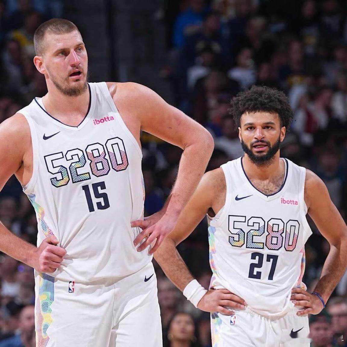 🚨根据掘金队消息，除约基奇外的丹佛首发球员明天在圣安东尼奥全部缺席湖人队现在