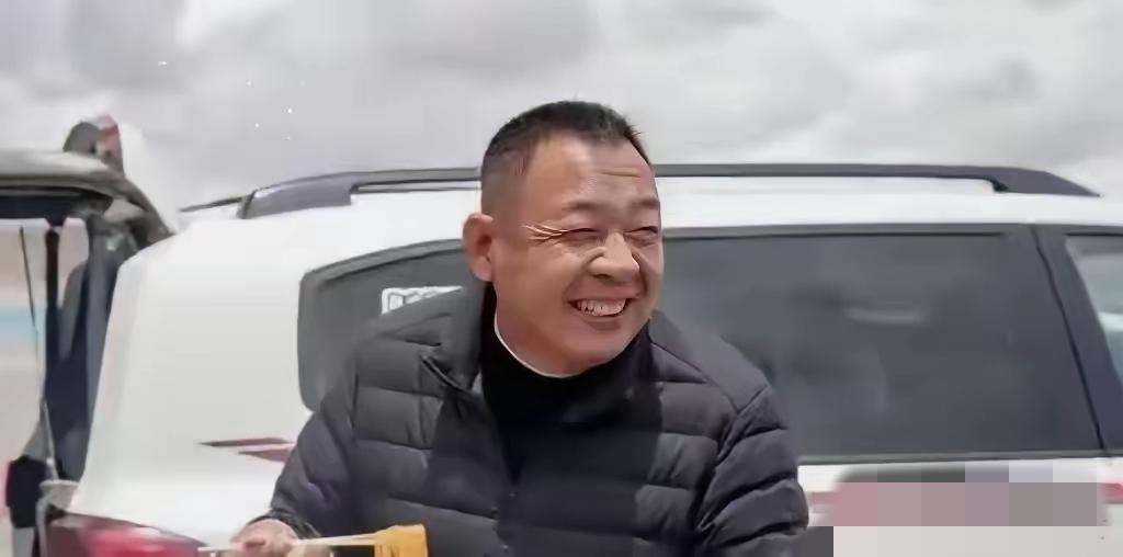 3月8日这颗雷，直接炸穿整个资本圈！于东来大手一挥，近40亿资产说分就分，最震