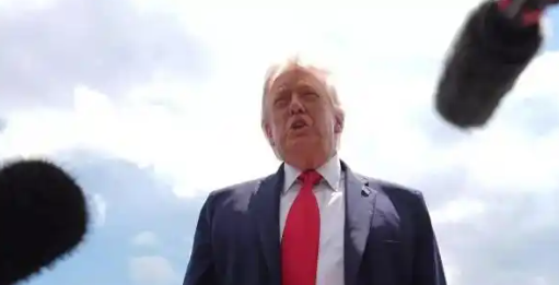 格陵兰岛，最后还是被美国收入囊中。到了这一步，丹麦甚至连公开反对的余地都所剩无几，欧洲方面从头到尾也