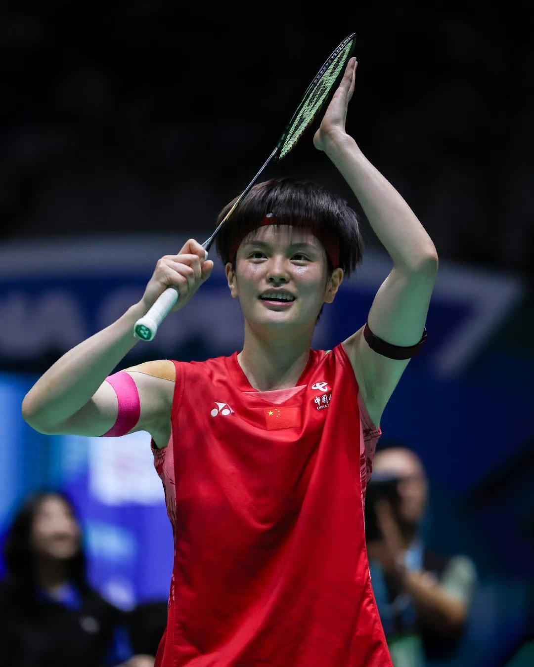 北京时间7月23日上午，刚刚结束了一场2026中国羽毛球公开赛女单1/8决赛，女