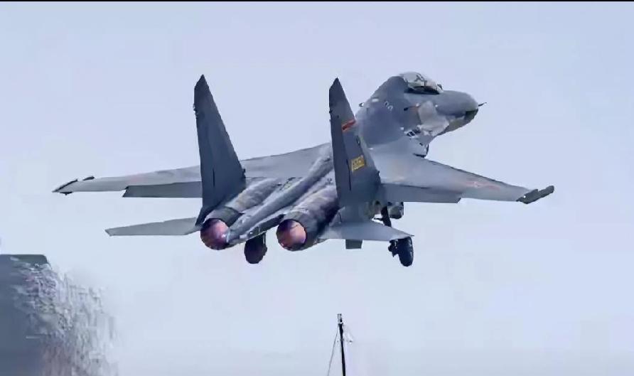 中国现役最先进的战机是歼-20，其次就是各项航电设备都处于顶尖水平的“四代半”歼