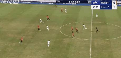 路易斯毁掉了阿苏埃的赛季进球徐皓阳传球瞬间，路易斯处于越位位置，李海新的判罚准