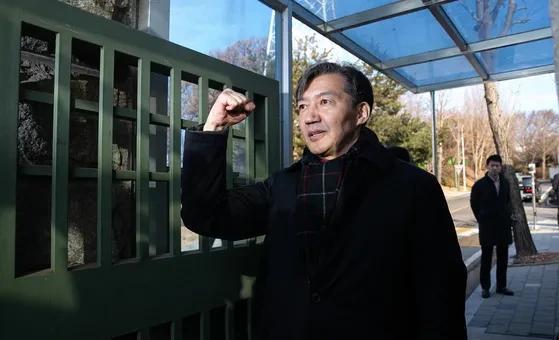 曹国狱中新书《我被猎杀……从书生到斗士的蜕变》28日韩国前祖国革新党代表曹国在