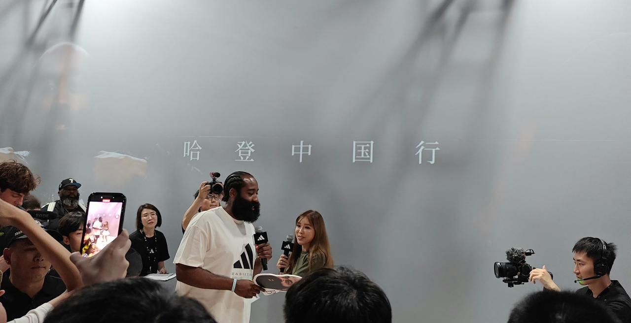 还在中国行的哈登，居然收到多位NBA明星的“彩虹屁”，风评这是好到沸点了？首先