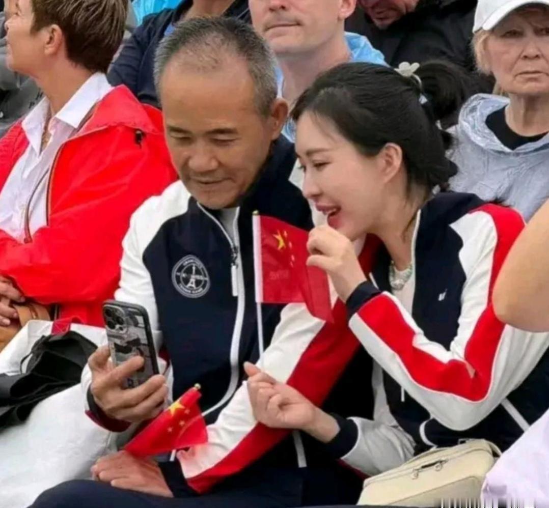 王石最近眼神变了。不是疲惫，是透亮。那是在公开场合大谈特谈“企业家精神”和“