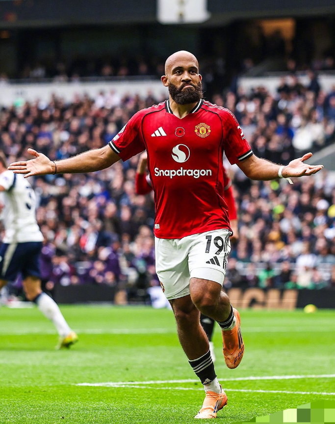 这才是豪门应该有的样子！阿莫林主场多打一人被埃弗顿按着揍，真奇耻大辱，看看卡里克